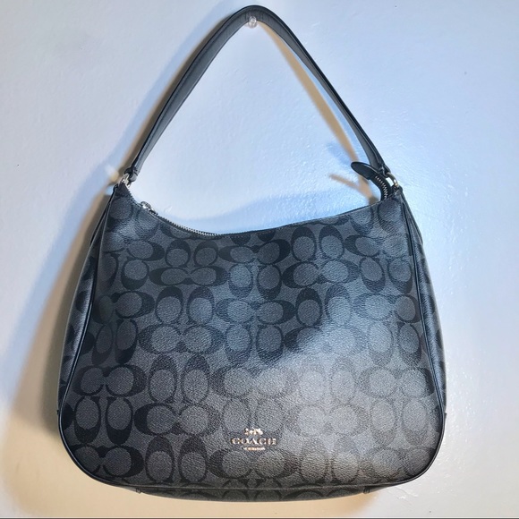 š¤ā¢*Coach Signature Zip Shoulder Bag*ā¢š¤
